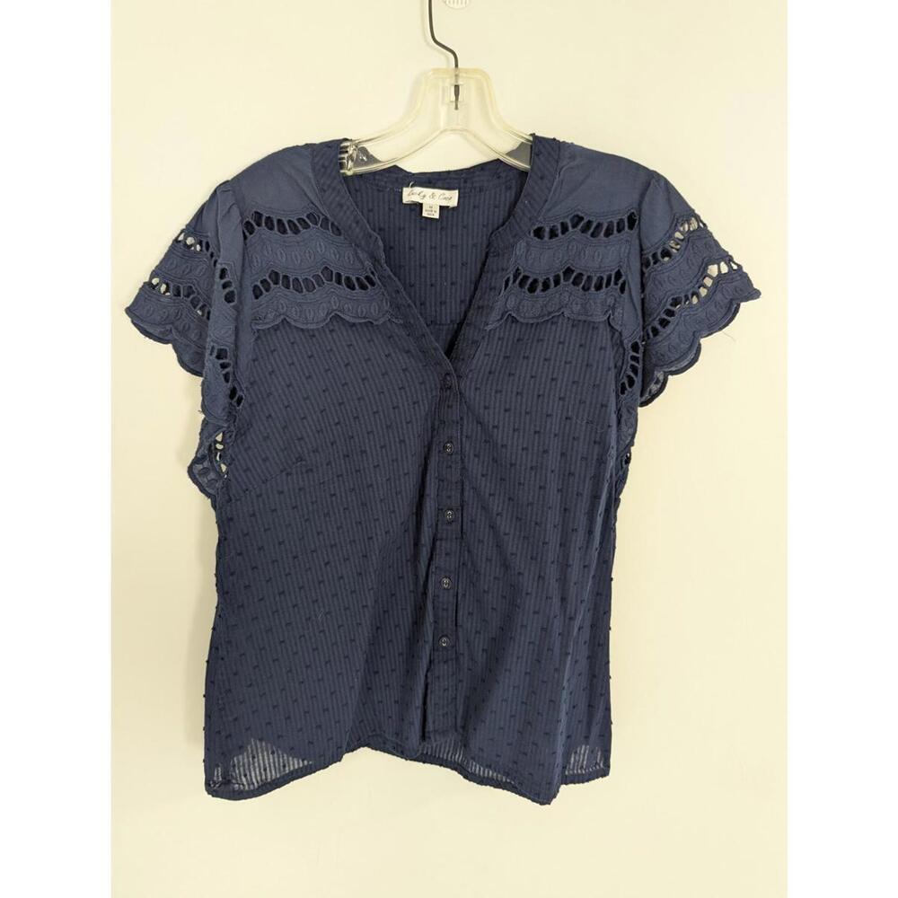 Lucky & Coco Women's Tshirt Blouse Size Medium Bohemian Quiet Luxury Old Money
